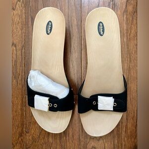 Comfy and casual summer slipper.